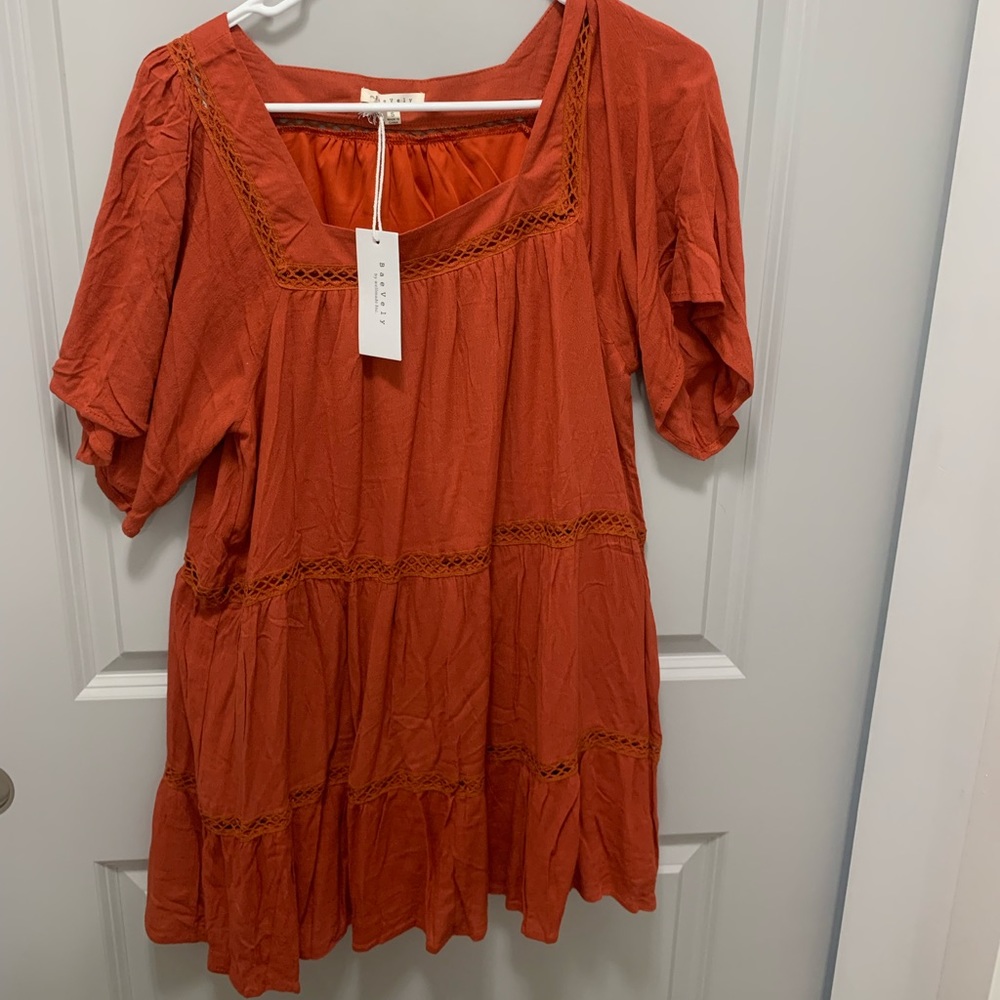 Short sleeve orange flowly dress